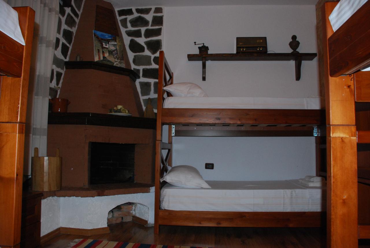 Bed & Breakfast Local Living Edi Berat Bagian luar foto
