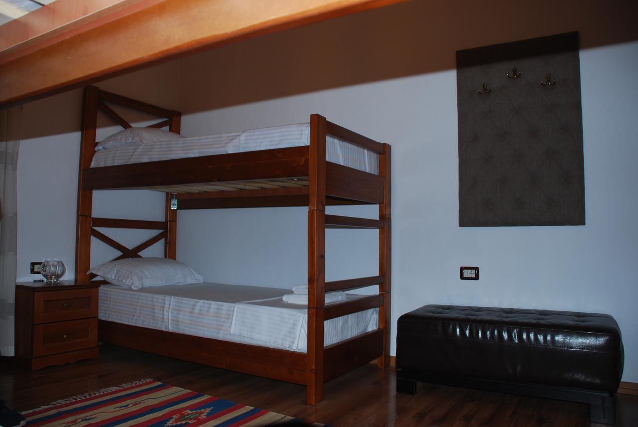 Bed & Breakfast Local Living Edi Berat Bagian luar foto