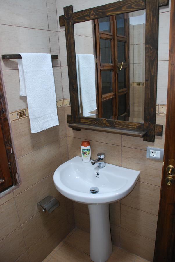 Bed & Breakfast Local Living Edi Berat Bagian luar foto