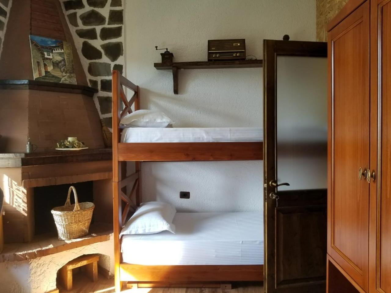 Bed & Breakfast Local Living Edi Berat Bagian luar foto