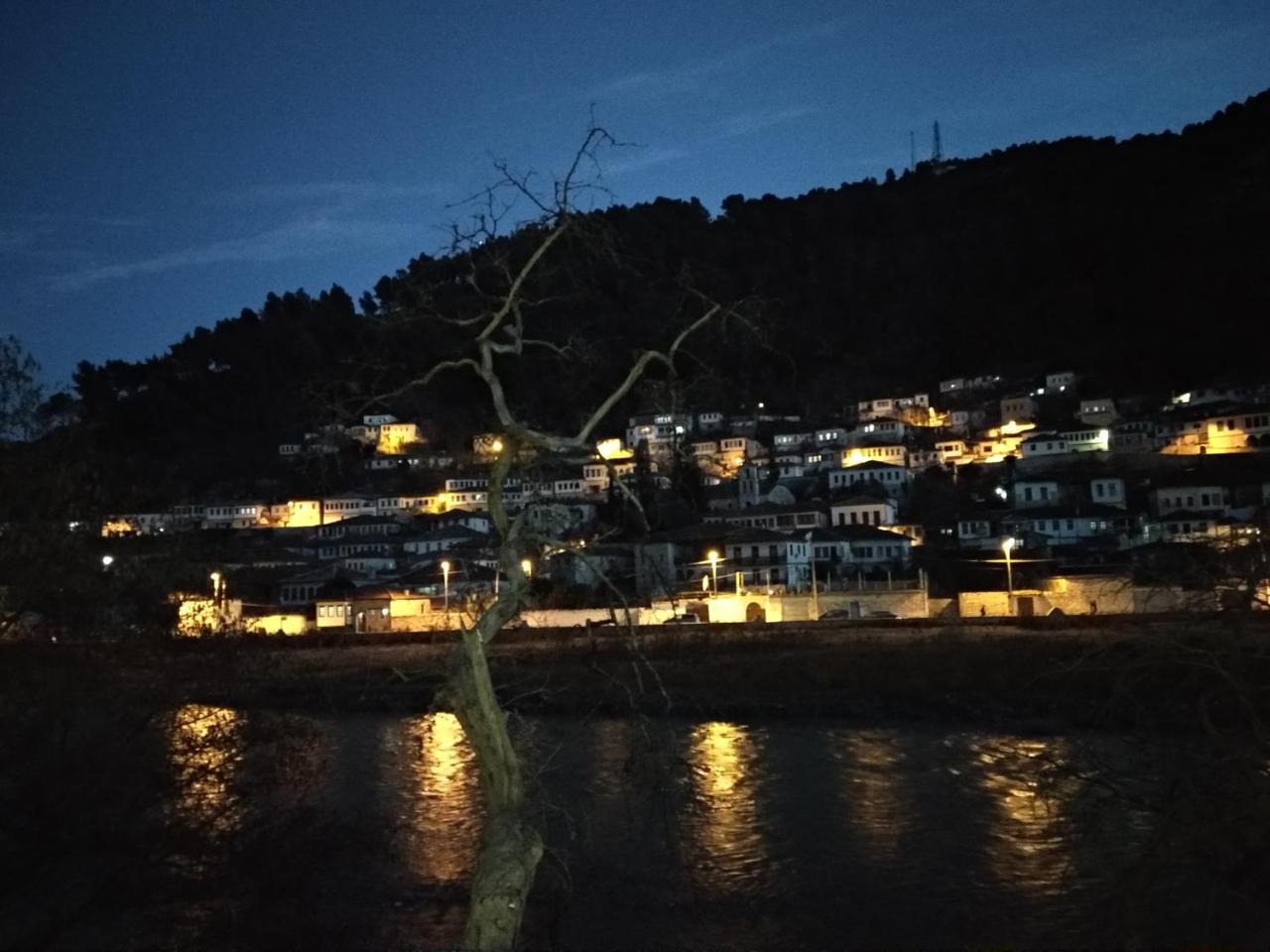 Bed & Breakfast Local Living Edi Berat Bagian luar foto
