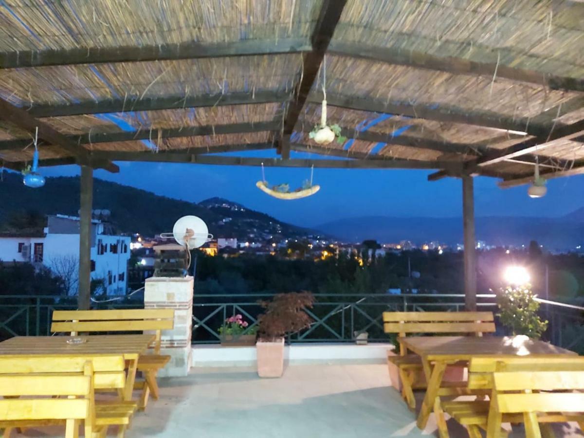 Bed & Breakfast Local Living Edi Berat Bagian luar foto