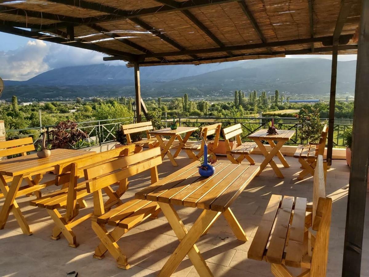 Bed & Breakfast Local Living Edi Berat Bagian luar foto